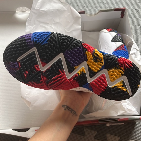 Brand new Kyrie 4 GS 4.5Y white / multicolour - Picture 6 of 8